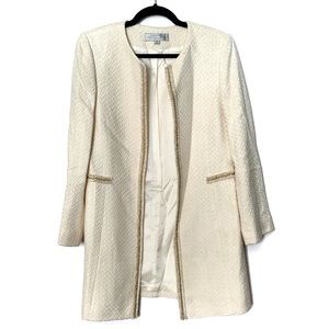 ✨HP✨Tahari Cream Coat